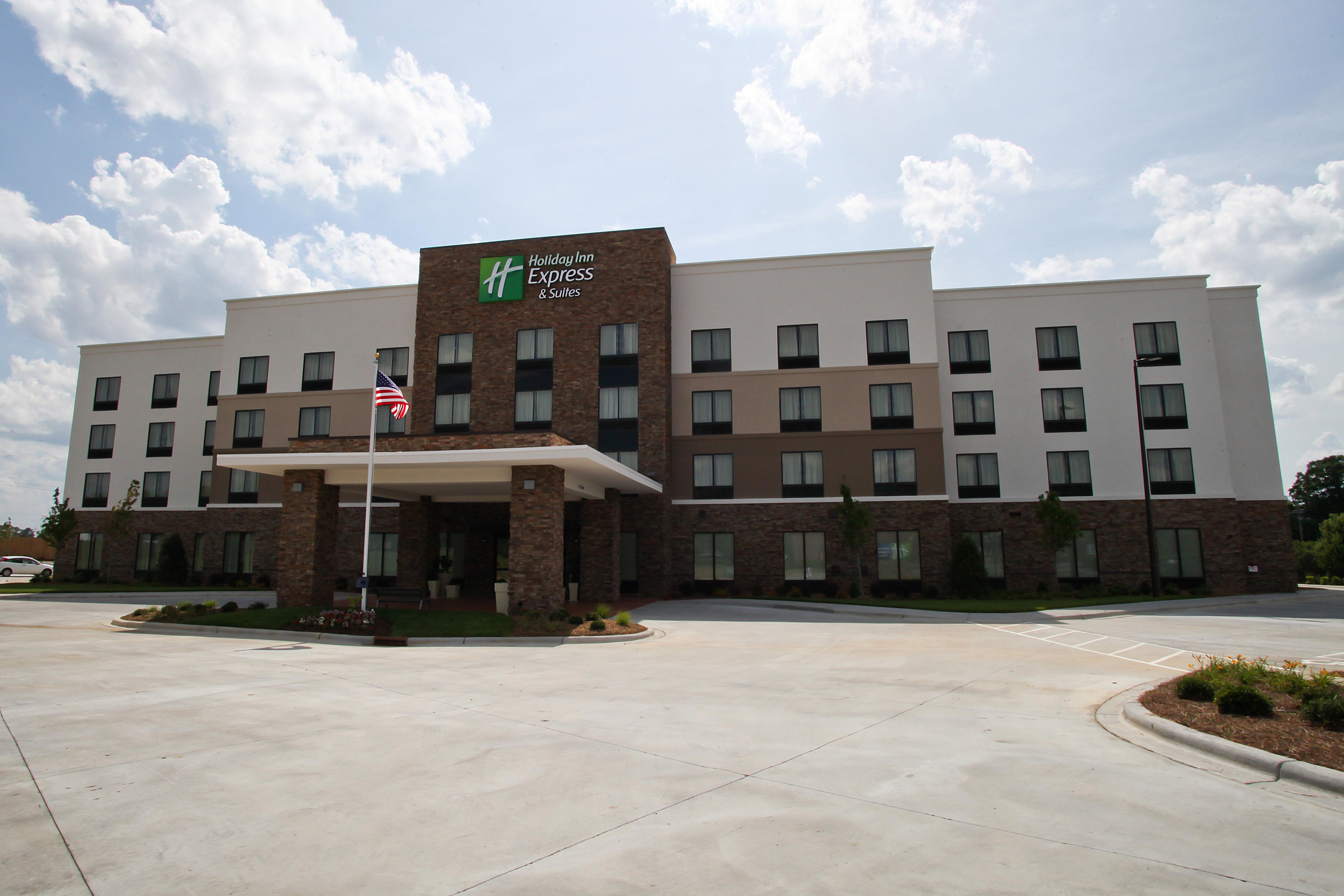 Holiday Inn Express & Suites Monroe By Ihg Exterior foto